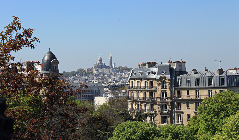 Vue sur Montmartre et le Sacré-Cœur, quartier prisé pour l’investissement locatif à Paris
