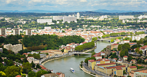 La Saône qui fait une grande courbe au milieu de la ville Lyonnaise.