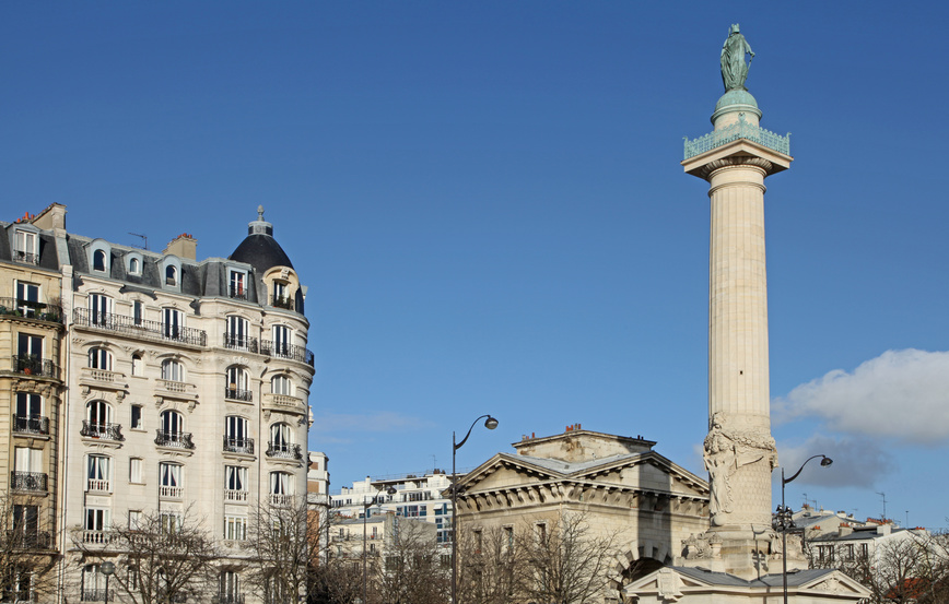 La Colonne de la Nation, monument emblématique de la place de la Nation à Paris.