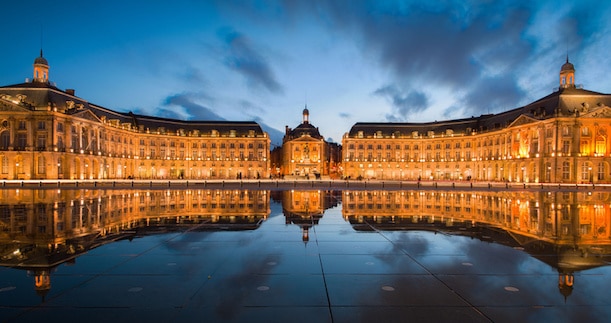 La Place de la Bourse à Bordeaux avec son célèbre Miroir d’eau