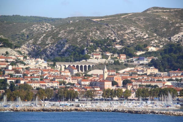 Vue sur Cassis, village prisé offrant un fort potentiel d’investissement locatif en Provence