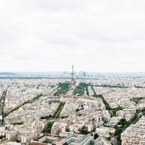 Panoramic view of Paris and the Eiffel Tower: a highly attractive real estate market where rental investment remains a safe bet, especially in neighborhoods near iconic landmarks and major tourist areas.