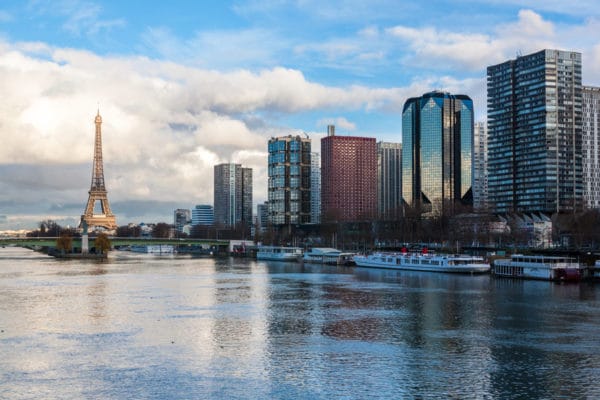 Investir dans l’immobilier à Paris 15 : un quartier dynamique entre modernité de Beaugrenelle et charme intemporel de la Tour Eiffel.