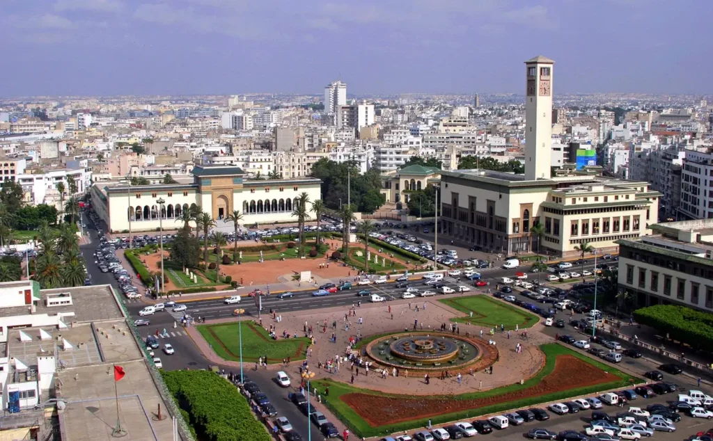 Vue aérienne de la ville de Casablanca illustrant son marché immobilier en pleine croissance, idéal pour des investissements rentables.