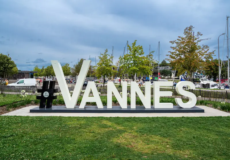 Bâtiment neuf en bordure du Golfe du Morbihan, représentant une belle opportunité pour investir dans du neuf à Vannes et bénéficier d’un cadre de vie exceptionnel.