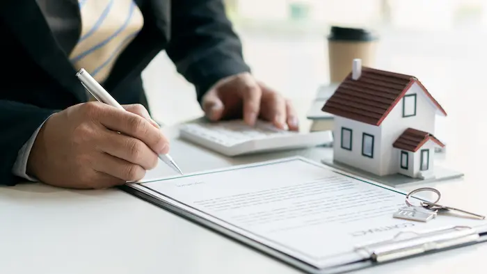 Investir dans l'immobilier en France en tant qu'expatrié et remplir le justificatif de non-résidence fiscale.