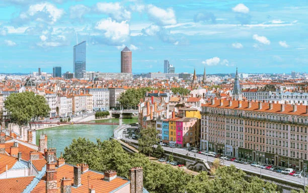 Photo illustrative de la ville de Lyon montrant l'ampleur de la ville en matière de gestion locative Lyon