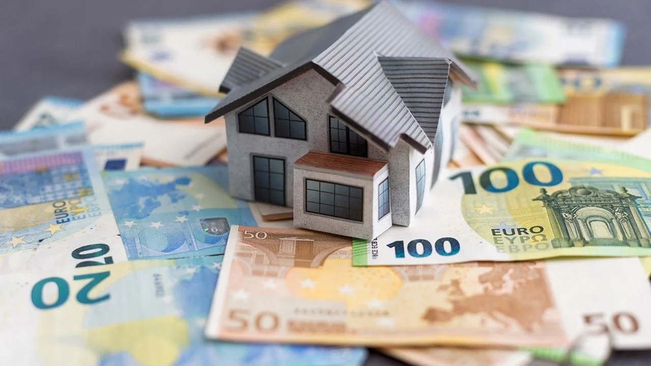 Illustration d’un calcul de droits de succession sur un bien immobilier en France avec tableau fiscal et chiffres explicatifs pour comprendre la taxation