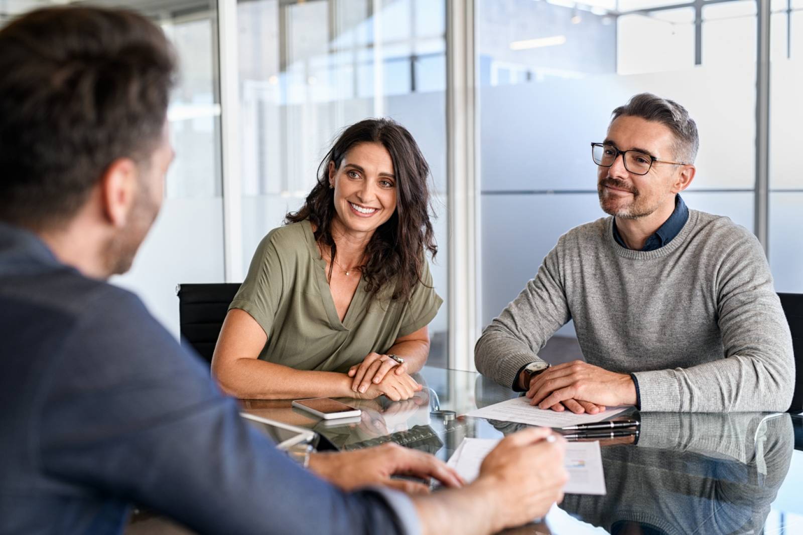 Un expert en investissement locatif qui accompagne des expatriés concernant les aides expatriés français