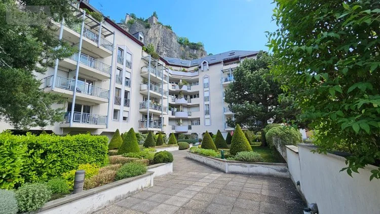 Un achat d'appartement pour investissement locatif à Grenoble avec Myexpat 