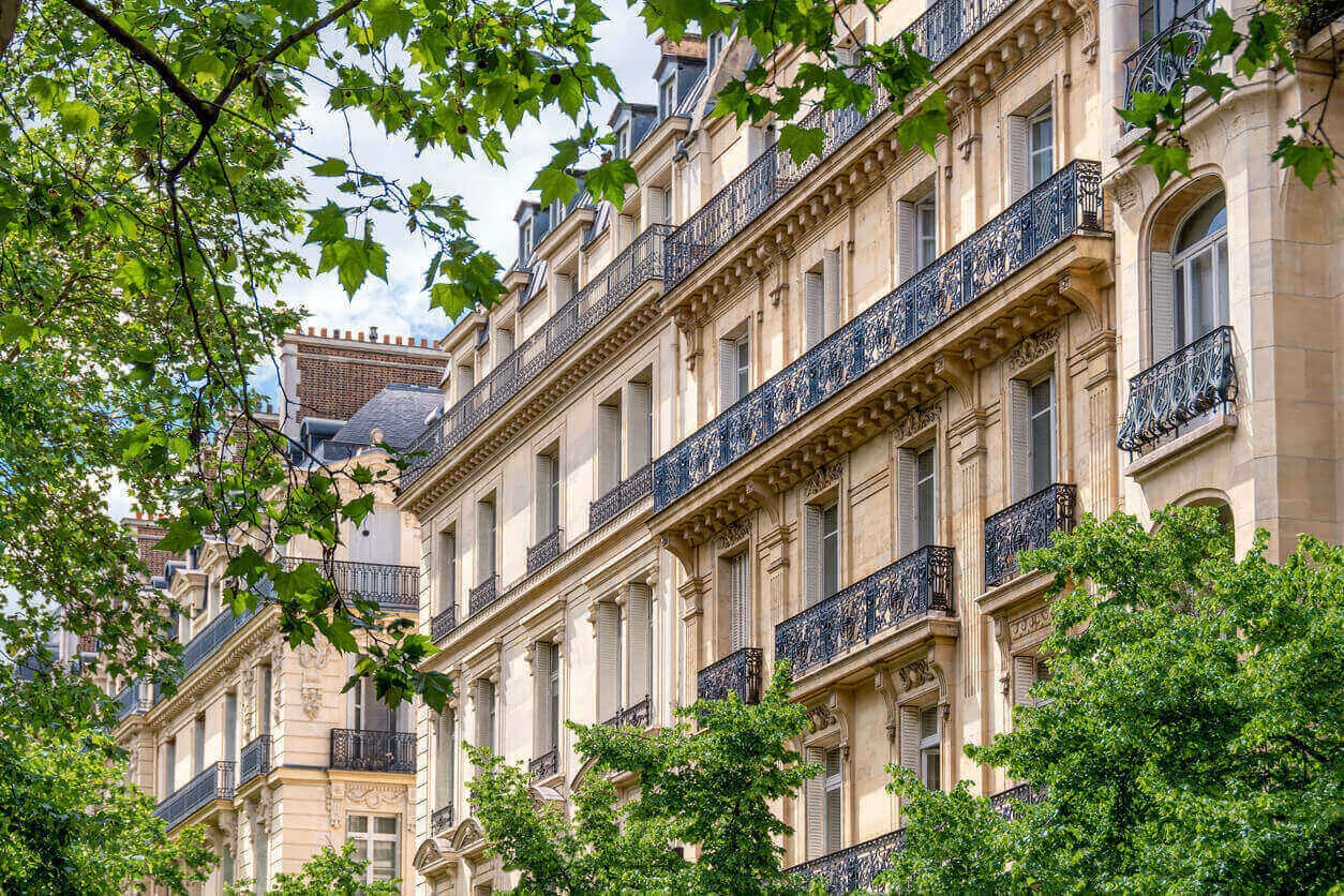 Prenez le temps de vous informer sur la fiscalité liée à la succession sur un bien immobilier en France.