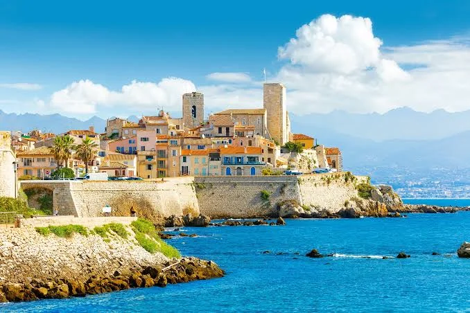 La gestion locative à Antibes pour expatriés