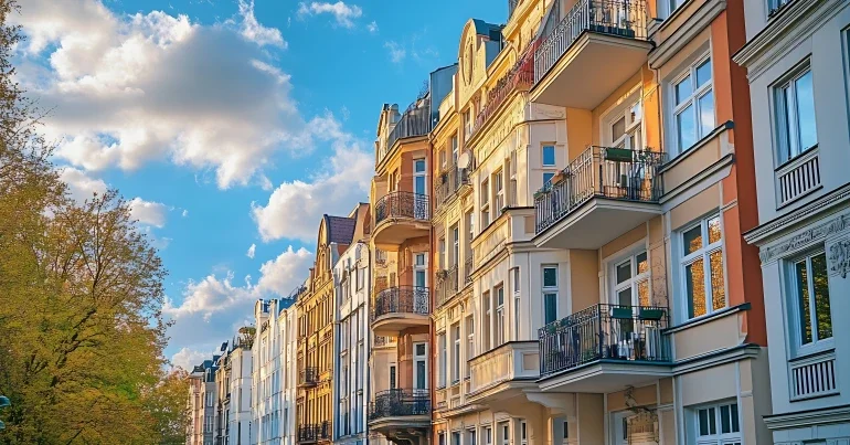 Un immobilier ancien représentant ce qu'est la defiscalisation immobilière dans l'ancien pour un expatrié