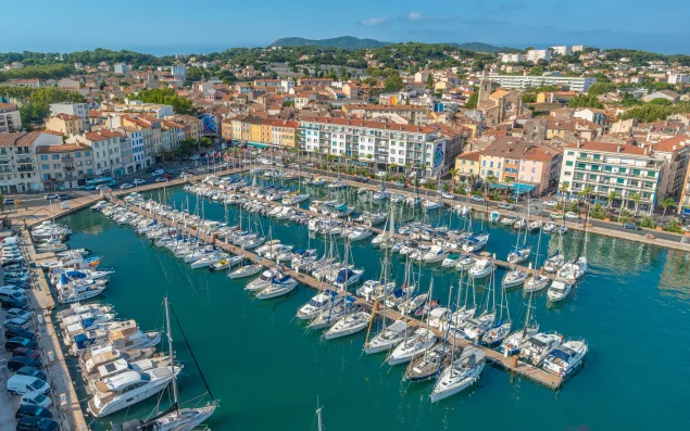 Vue aérienne de la ville de Toulon explorant les meilleurs quartiers où investir