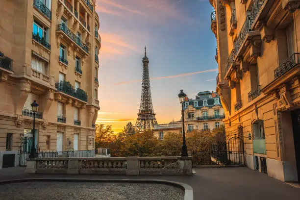 Paris conjugue quartiers bohèmes et prestigieux, un atout pour l’investissement locatif.