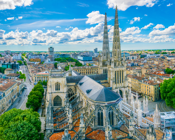 Une vue parfaite de la ville de Bordeaux illustrant les avantages d'un investissement locatif à Bordeaux