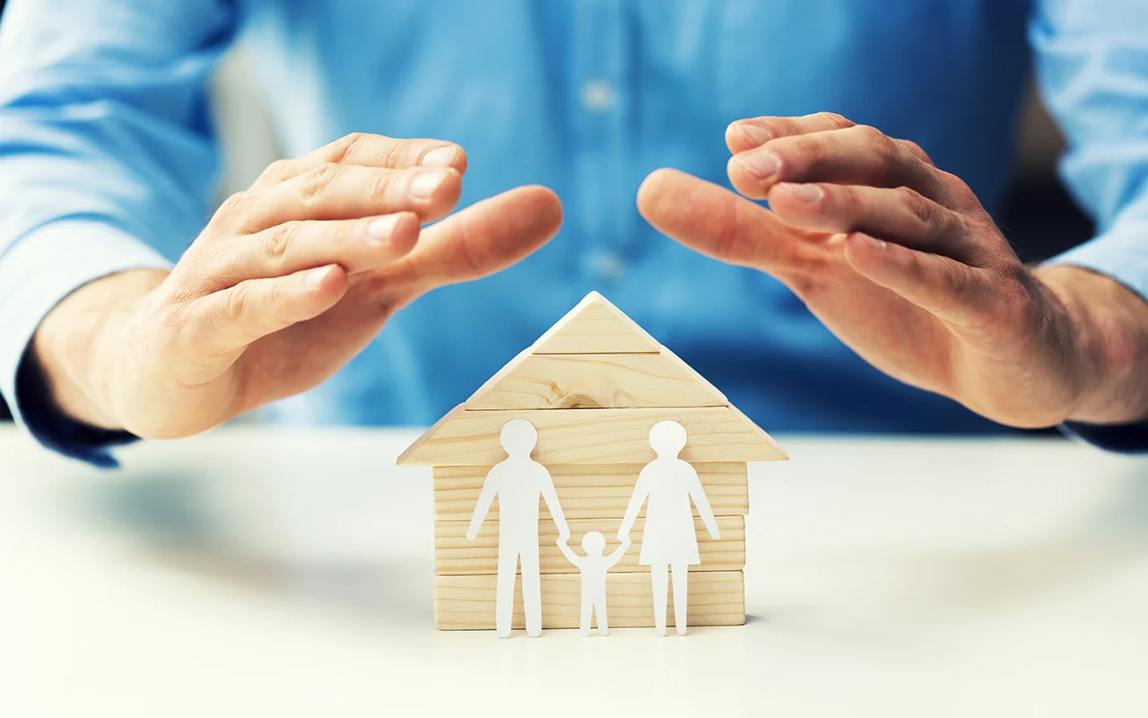 Schéma illustrant la transmission d’une SCI familiale entre un parent en France et un héritier expatrié