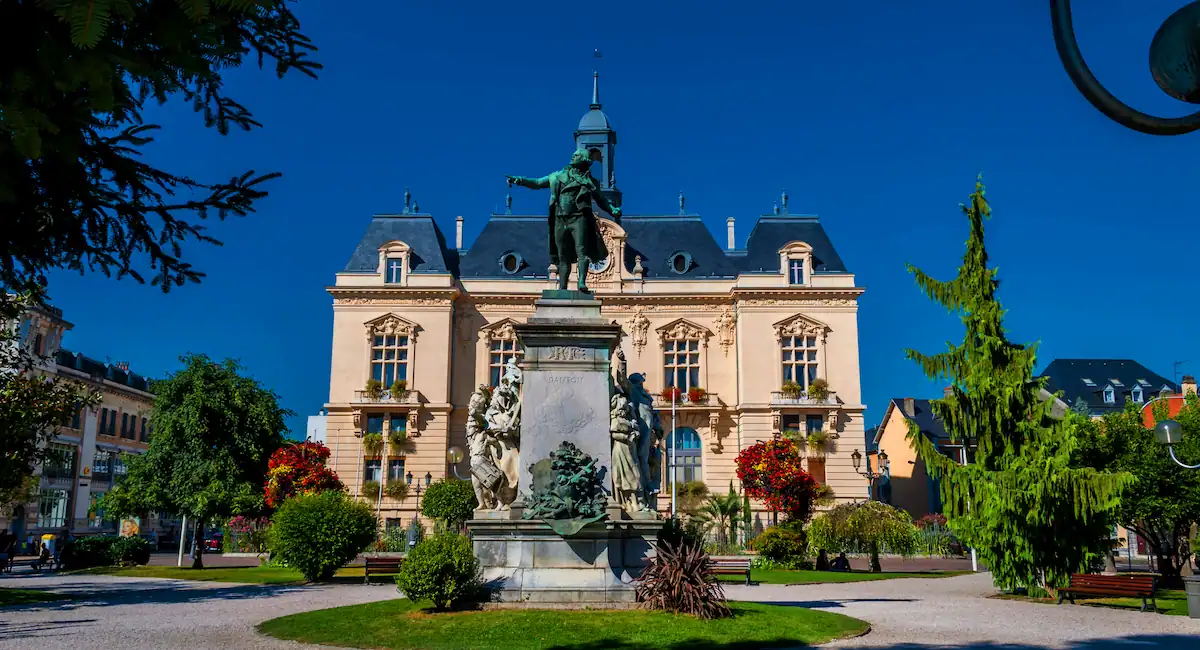 Une vue parfaite sur la ville de tarbes montrant à quel point ce sera un bel investissement locatif pour un expatrié
