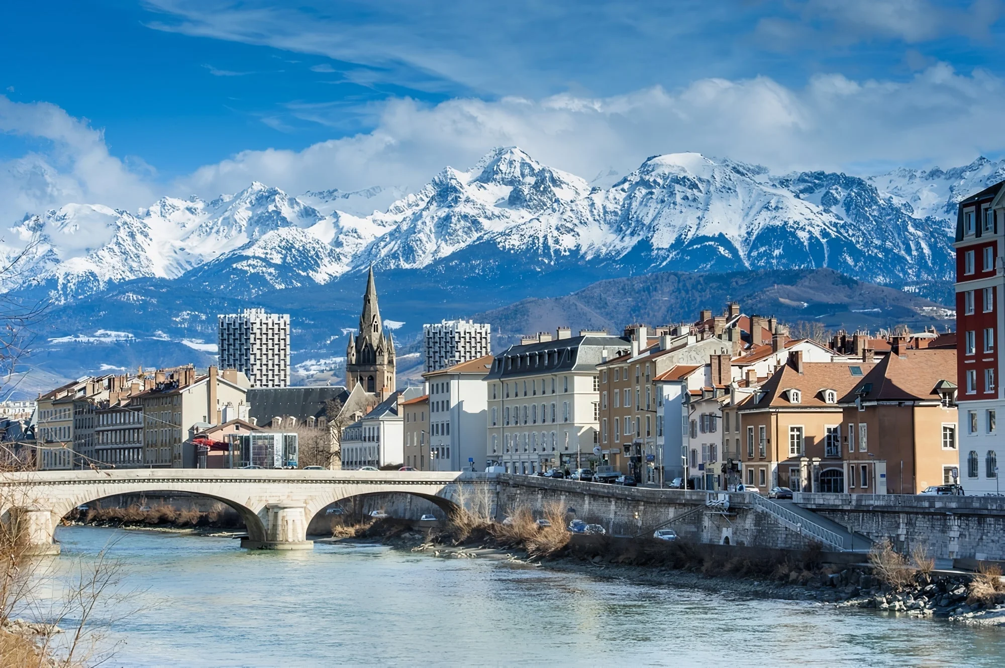 Vue sur la ville de Grenoble et son potentiel de rentabilité en terme d'investissement locatif Grenoble