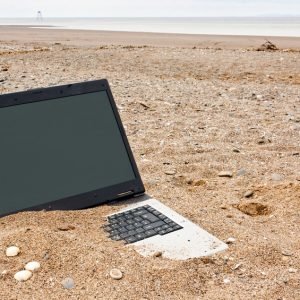 Un ordinateur sous le sable