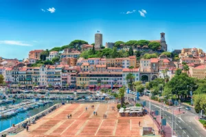 Vue recadrée sur la ville de Cannes illustrant son potentiel de rendement pour les étrangers souhaitant faire un investissement locatif à Cannes