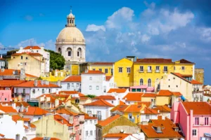 Vue recadrée de la ville de Lisbonne au Portugal, montrant les ambiguïtés de la fiscalité des non-résidents au Portugal.