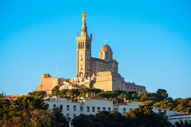 Il faut choisir entre divers quartiers pour déterminer où investir à Marseille.