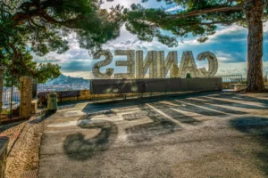 Un investissement locatif Cannes présente des avantages considérables.