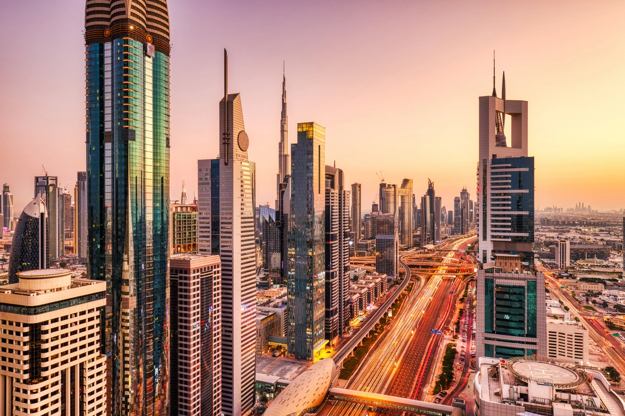 Vue panoramique depuis un appartement de luxe à Dubaï, parfait pour un achat immobilier.