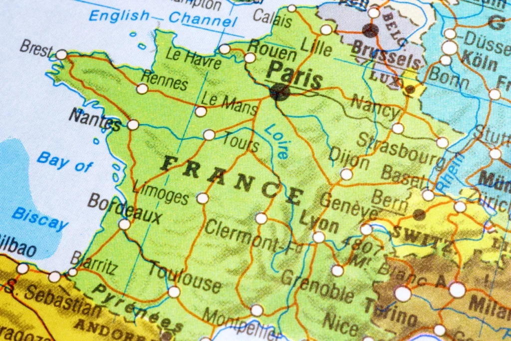 Carte de la France avec les noms de chaque ville de France pour un investissement locatif .