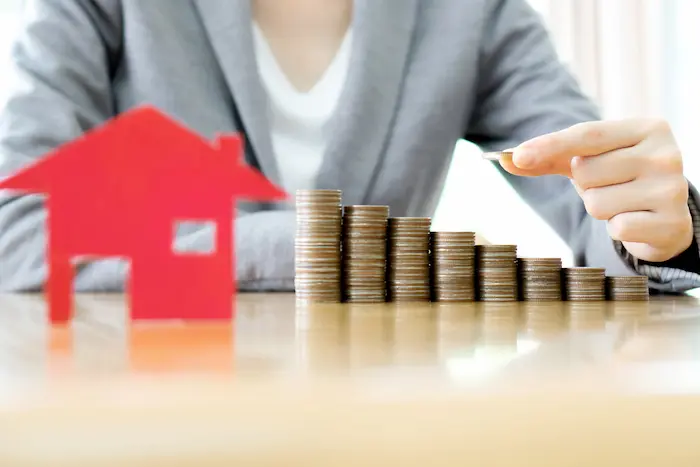 Simulation détaillée d’un financement immobilier expatrié avec comparaison de taux d’intérêt, durée de prêt, et exigences bancaires pour un Français vivant au Canada.