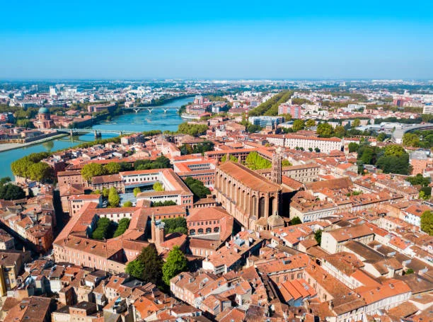 Vue panaoramique de la ville de Toulouse montrant sa beauté et son potentiel de rentabilité locative pour un investissement locatif depuis l'étranger