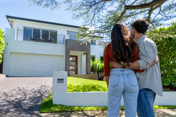 Un couple d'investisseur expatrié venu en France pour savoir qui peut faire du LMNP