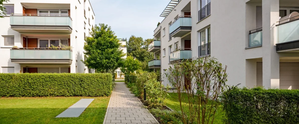 Investir dans un immeuble de rapport offre une meilleure rentabilité pour un expatrié.