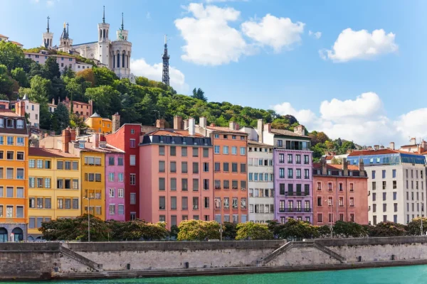 Immeubles colorés à Lyon, un cadre prisé et rentable pour l’investissement locatif