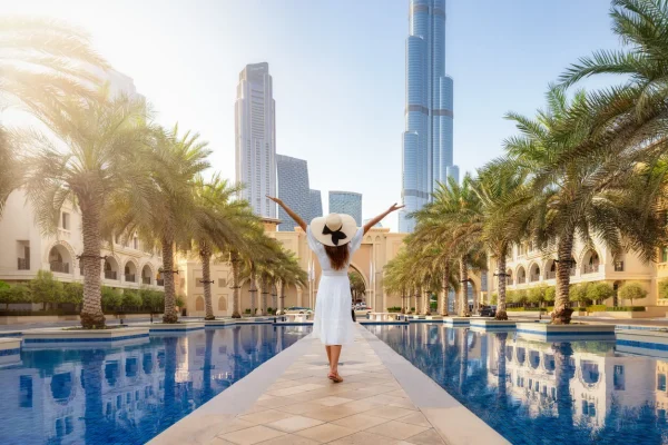 touriste-dans-les-rues-de-dubai